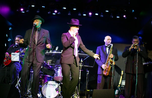 Anna Bara and New York Wedding Band photo 03